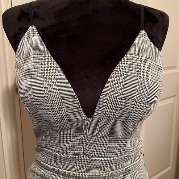 Body-con Honey & Rosie Dress - Picture 3 of 13